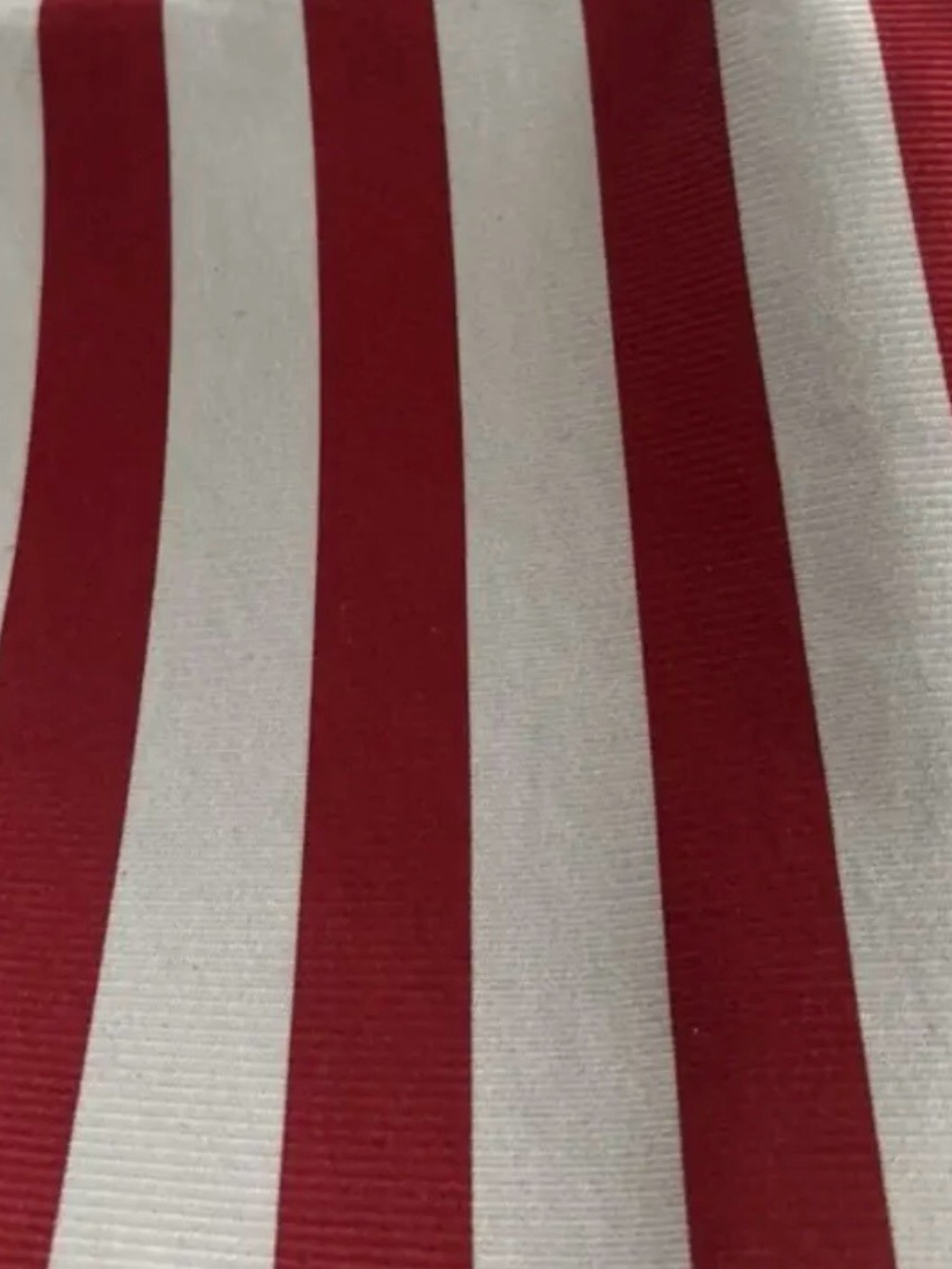 Striped Red and White outdoor mat - Picture 4 of 5